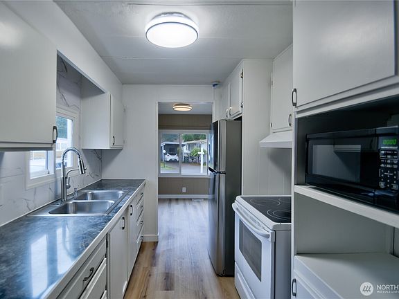 4th image of 3244 66th Avenue SW #18