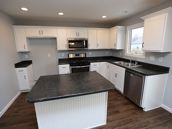 3rd image of 609 Viburnum Creek Run