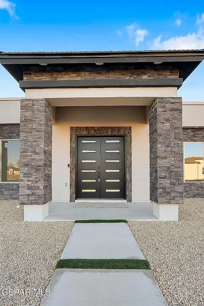 5 bed, 2939 sqft, $3,995 — Photo 3