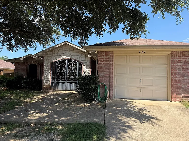 3104 Caballero Cir — Photo 1