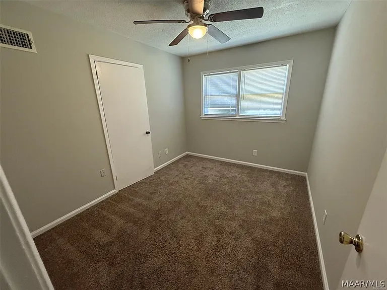 3211 Hackberry Ln — Photo 8