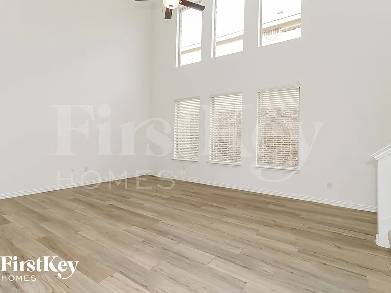 10113 Elkhorn Dr — Photo 3