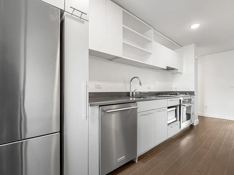 181 Front St #9B — Photo 6