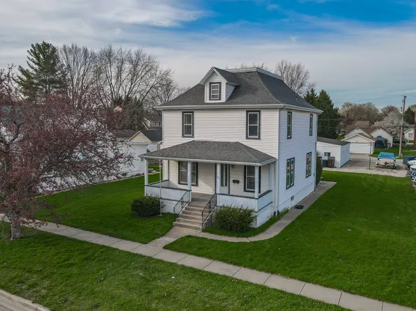 141 W 1st St, Manteno, IL 60950