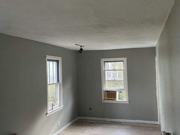 4th image of 127 Old Lair Rd