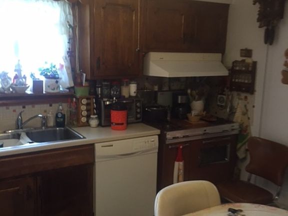 5th image of 1111 Twin Oaks St
