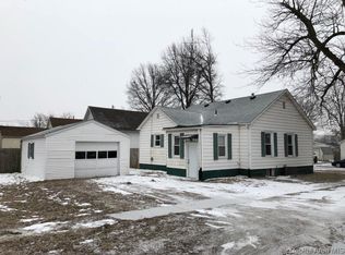 703 E Poplar St, Taylorville, IL