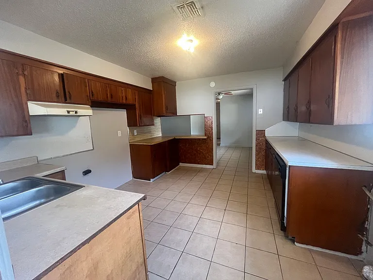 120 E Palm St — Photo 3