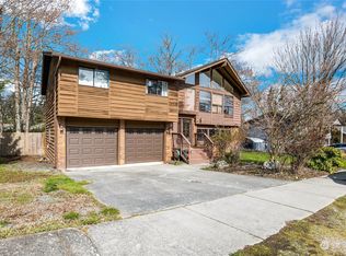1178 SW Leschi Dr, Oak Harbor, WA