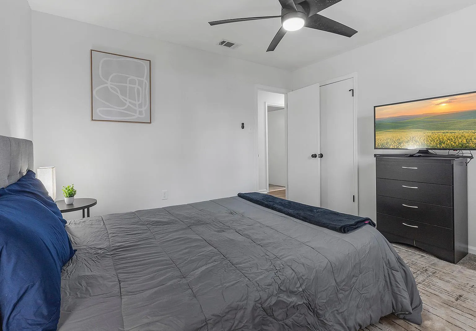 3 bed, 1248 sqft, $2,500 — Photo 3