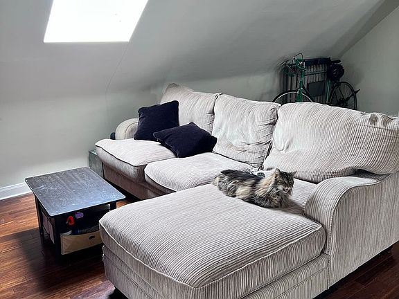 5th image of 3661 Paxton Ave #3