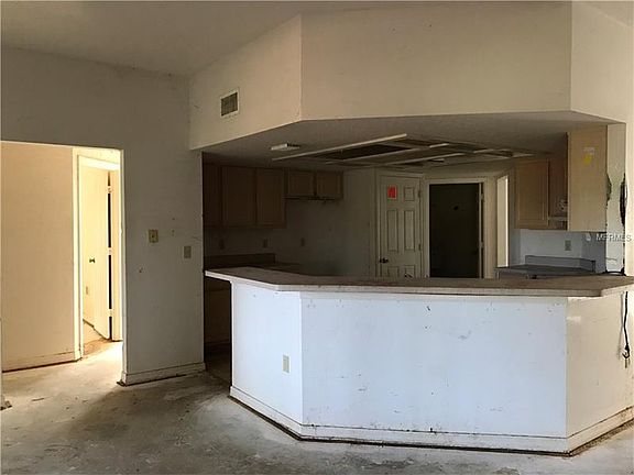5th image of 4452 White Oak Cir