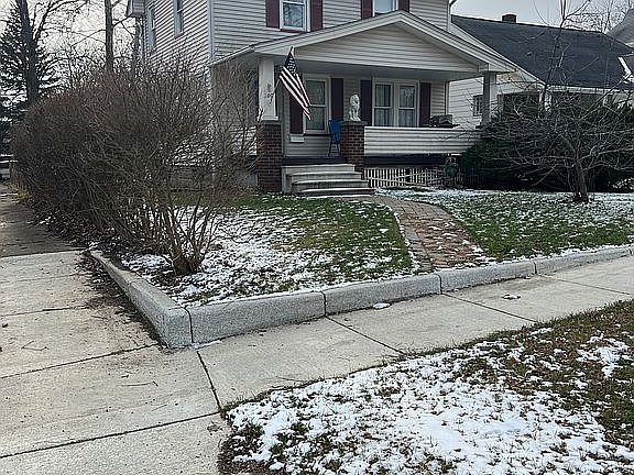 2nd image of 200 Courtland St