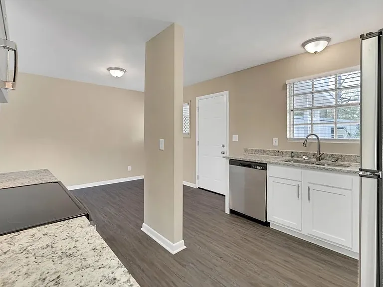 1650 Cezanne Dr W — Photo 2