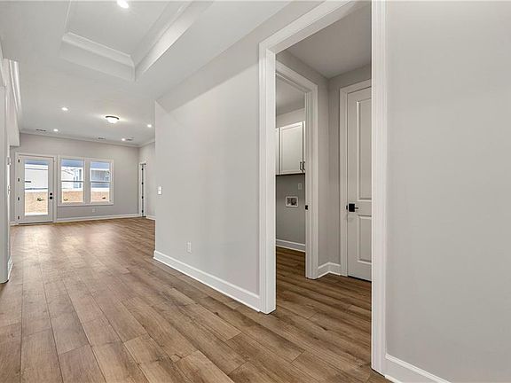 3rd image of 290 Conway Trl