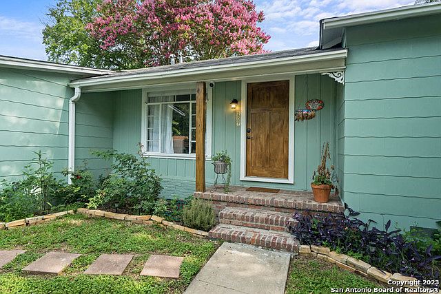 1st image of 207 CONWAY DR