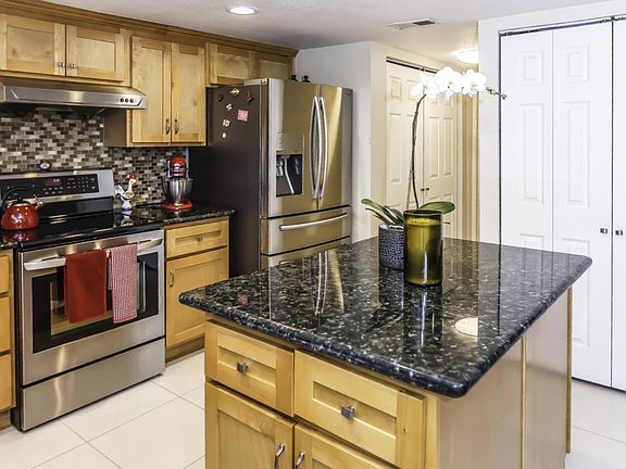 2nd image of 7071 Santa Teresa Blvd