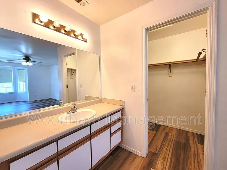3026 W Villard St #F — Photo 9