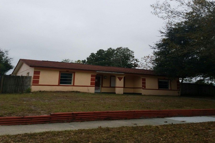 2nd image of 443 Longwood Cir