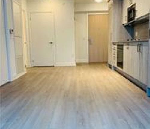 3rd image of 77 Mutual St #811