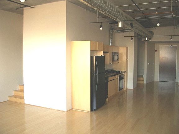 LR into kitchen, entry