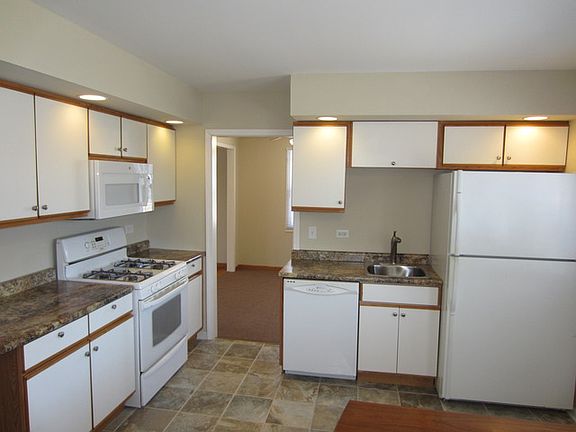 5th image of 14125 Yorktown Dr
