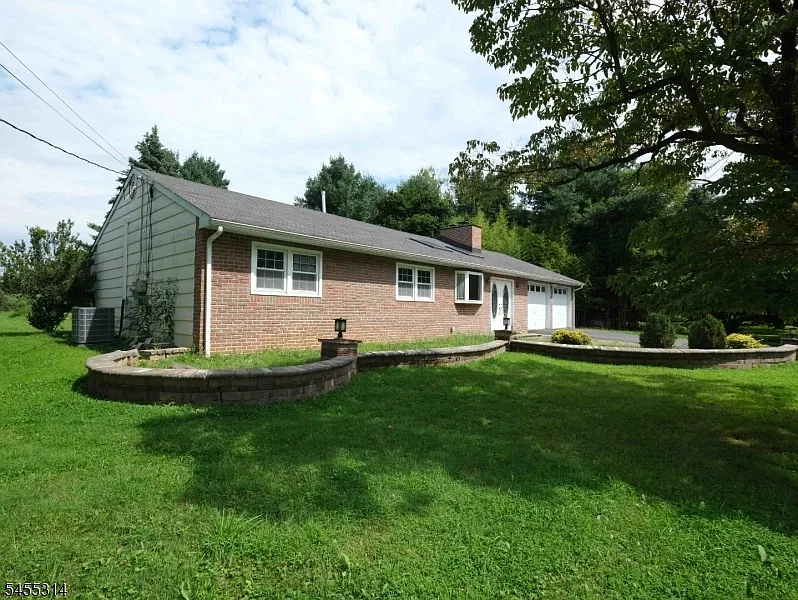 4 bed, 2.0 bath, $4,300 — Photo 4