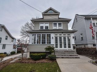 24 Thompson Pl, Staten Island, NY 10305
