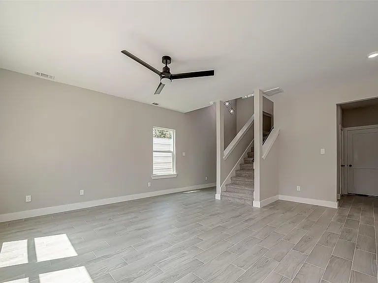 8128 Chateau St — Photo 11