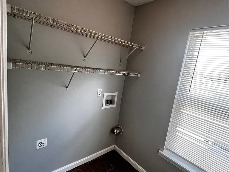 3600 Hillcross Dr — Photo 8