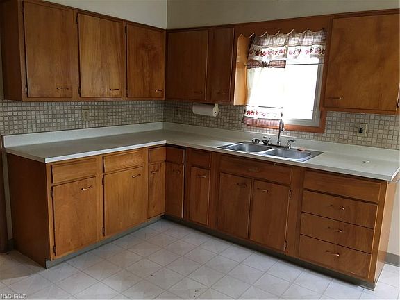 3rd image of 24253 Lantern Dr
