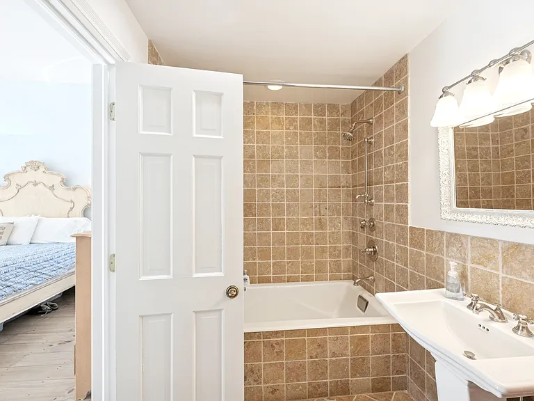 582 Montauk Hwy — Photo 25