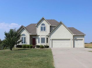 16102 Cattlemont Dr, Basehor, KS 66007