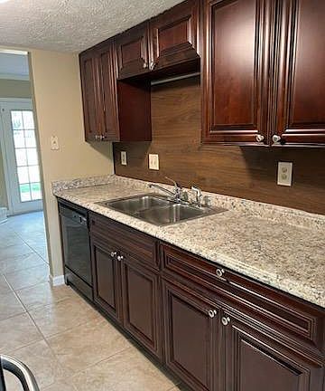 5th image of 6487 Meadow Rue Dr