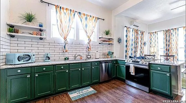 1 bed, 1.0 bath, 913 sqft, $1,600 — Photo 3