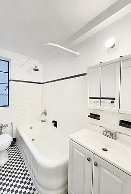 Rented by Nest Seekers International | media 8