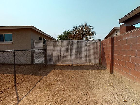 3rd image of 933 W Calle Francita