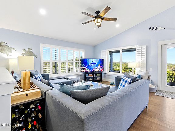 3rd image of 160 BEACHSIDE Drive