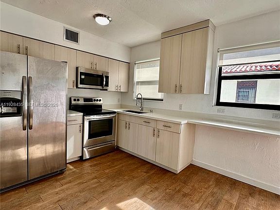 3rd image of 4204 SW 14th St