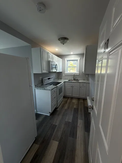 7 Malden Street - 2R — Photo 3