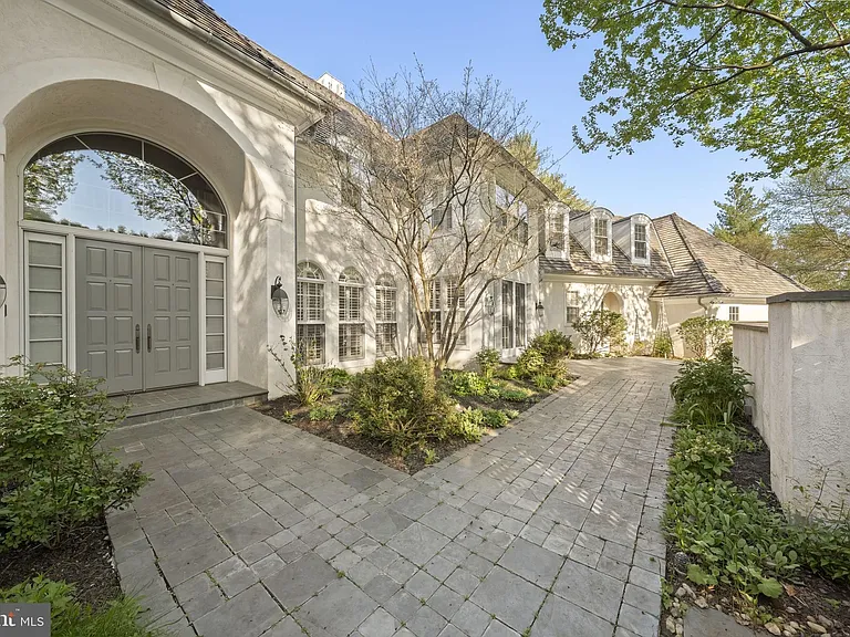 841 Mount Moro Rd — Photo 4