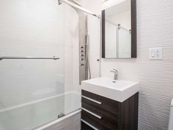 1365 De Kalb Avenue image 4 of 7