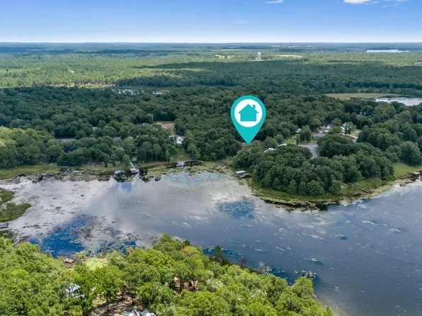 395 Lake Holley Cir, Defuniak Springs, FL 32433