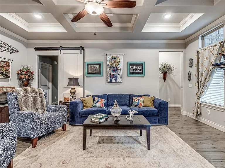 5009 Crater Lake Dr — Photo 8