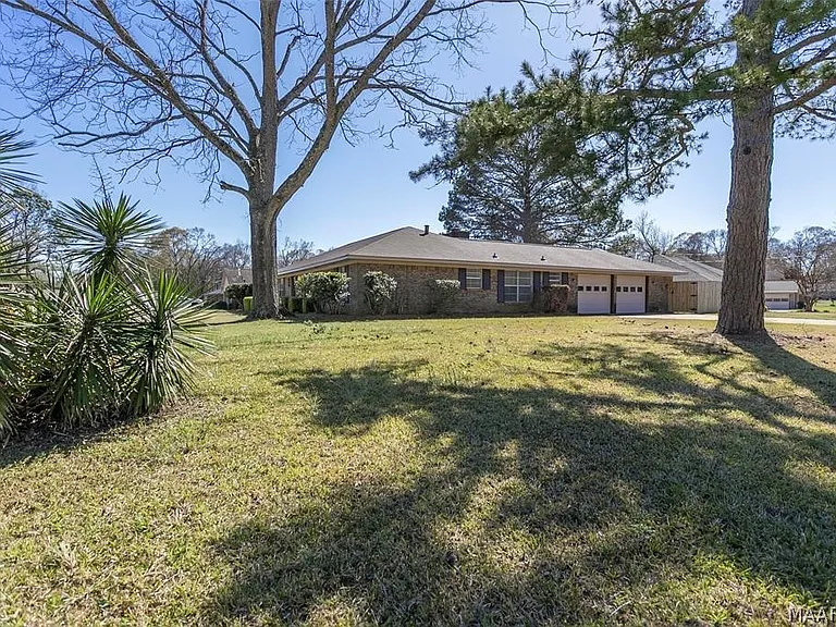 110 Diane Dr — Photo 3