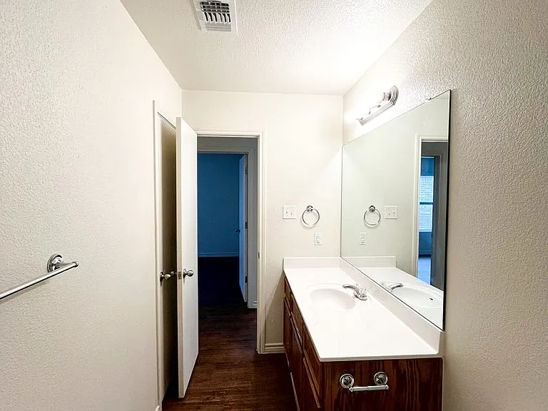1515 Justin Loop — Photo 17