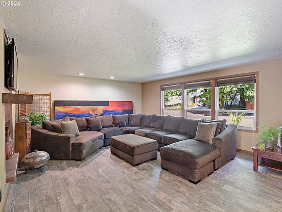 5th image of 15675 SE Hanwood Ln