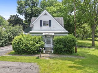 27 New St, New Milford, PA 18834