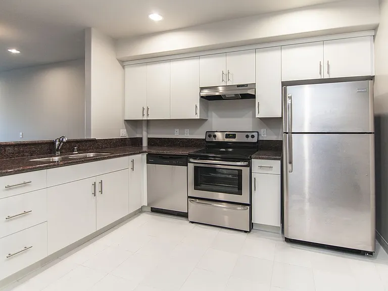 Sherman Oaks Place — Photo 5