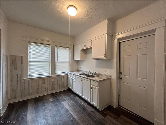 5th image of 439 E 123rd St
